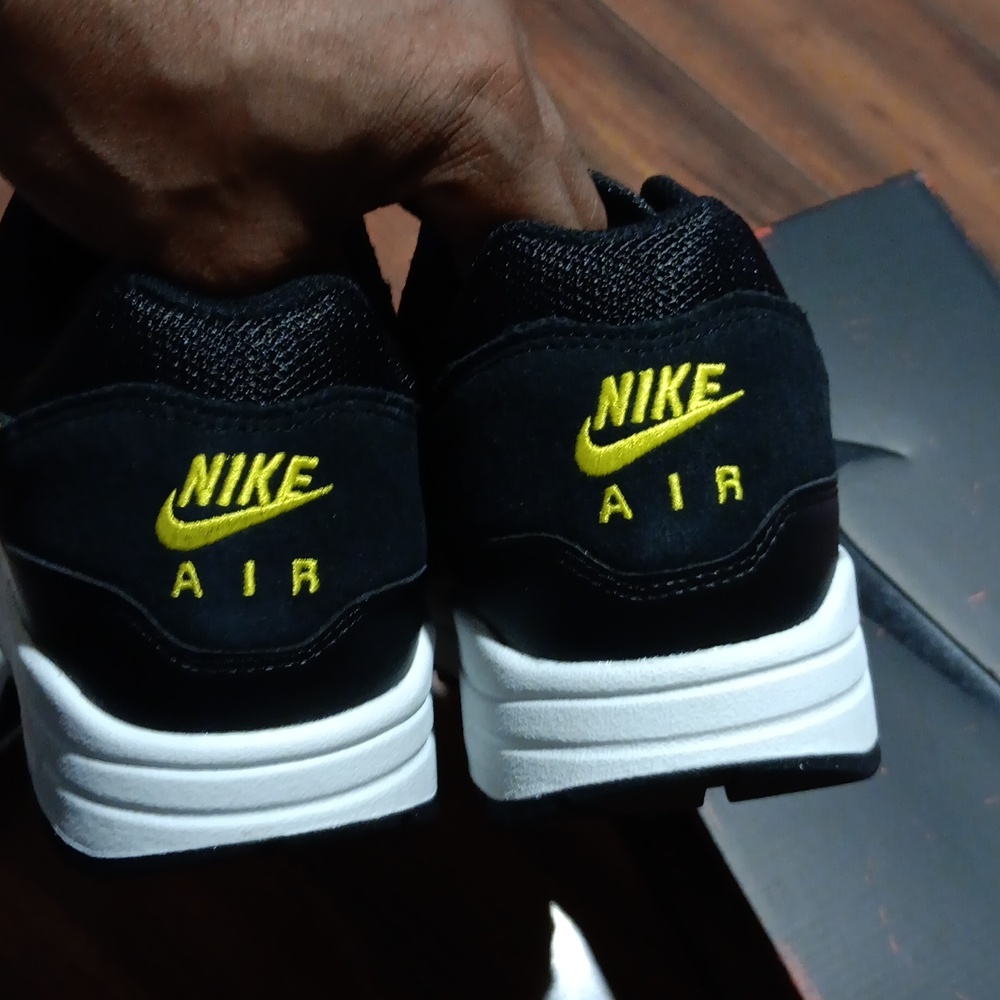 BLACK & YELLOW AIR MAX 1 BATMAN - Picture 5 of 7